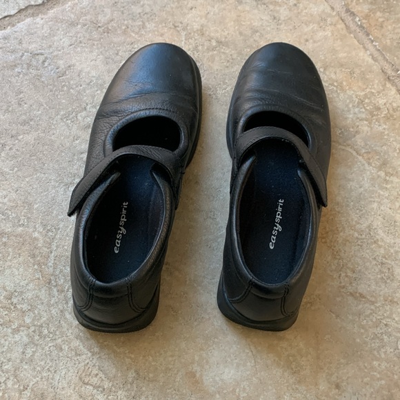 Easy Spirit Black Leather Shoes - Picture 2 of 5